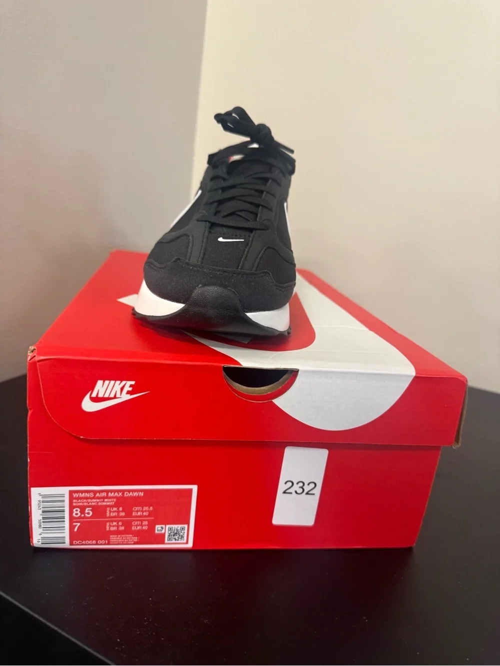 Nike women’s  Black and White Air Max Style Sneaker